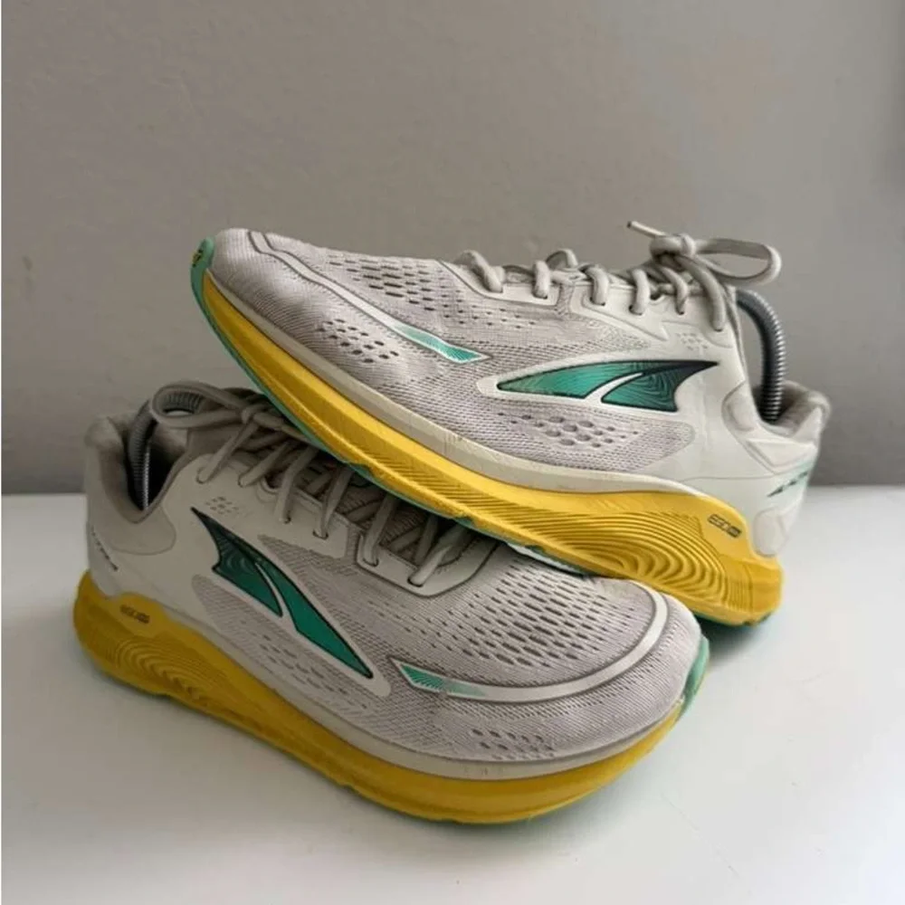 Altra Paradigm 6 Men's Shoes in White and Yellow - Picture 2 of 8
